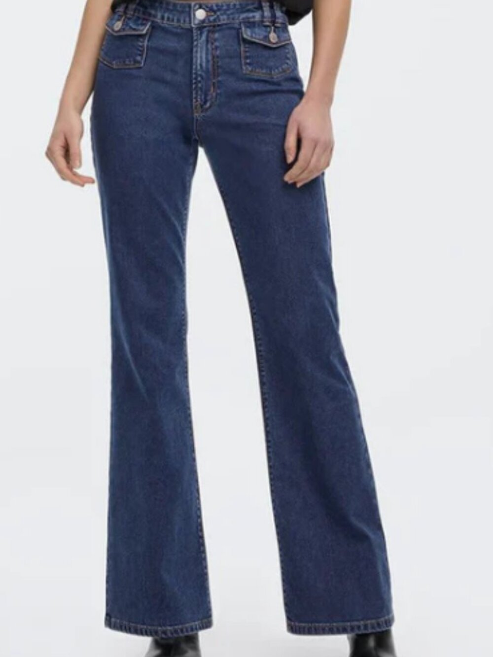 Flare-Leg Mid-Rise Jean with Flap Pockets size 28